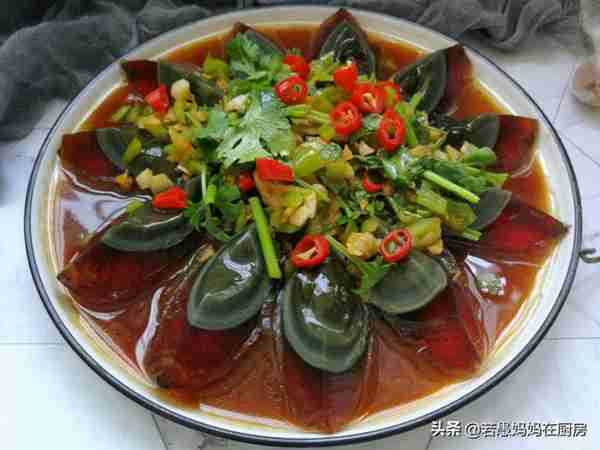 饭店的凉拌皮蛋为什么好吃?学会调凉拌汁是关键,夏天拌啥都好吃