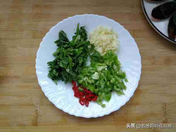 饭店的凉拌皮蛋为什么好吃?学会调凉拌汁是关键,夏天拌啥都好吃