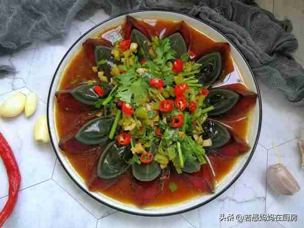 饭店的凉拌皮蛋为什么好吃?学会调凉拌汁是关键,夏天拌啥都好吃