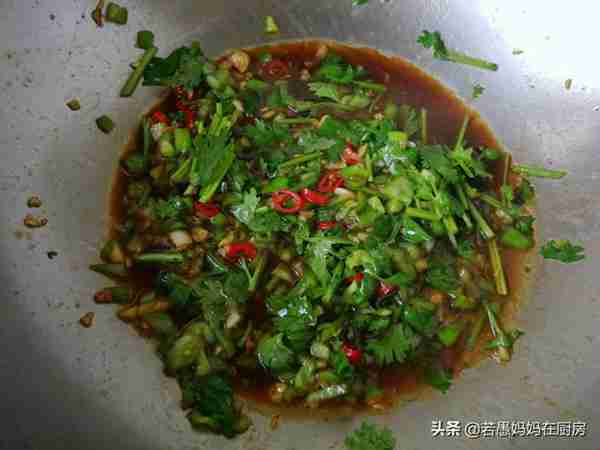 饭店的凉拌皮蛋为什么好吃?学会调凉拌汁是关键,夏天拌啥都好吃