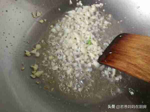 饭店的凉拌皮蛋为什么好吃?学会调凉拌汁是关键,夏天拌啥都好吃