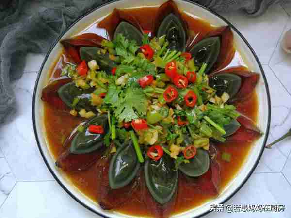 饭店的凉拌皮蛋为什么好吃?学会调凉拌汁是关键,夏天拌啥都好吃