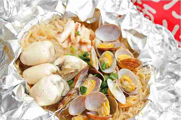 花甲粉里面放什么菜好吃(花甲粉里放什么配菜味道更好)