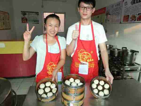 去贵州开店卖肠粉生意好不好,学做肠粉和什么搭配着卖啊