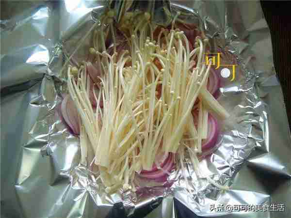 夏天再热,有这一碗花甲粉就够了,除了花蛤我更爱吃金针菇和粉丝