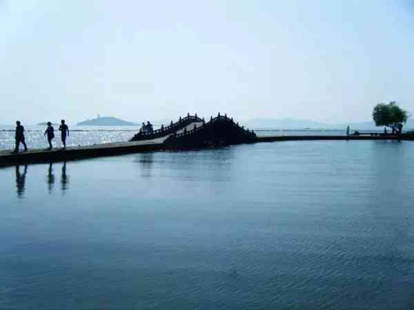 100块钱在上海能干什么?看完你就知道