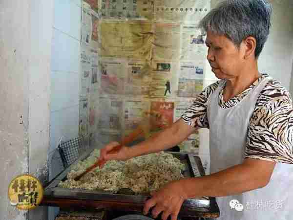 桂林清真寺旁小巷内一家人气早餐店，油条+豆浆，味道真是帮帮哒