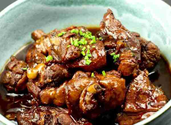 啤酒鸭怎么做好吃(自己在家怎么做出美味的啤酒鸭)