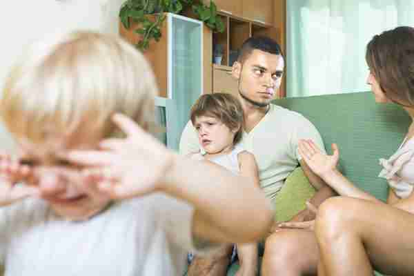 父母这几种行为,直接把孩子养成白眼狼,再不纠正就等着哭吧