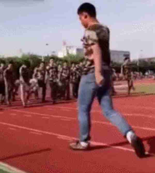 高中生军训要带什么东西(这些军训必备物品您都准备好了吗)