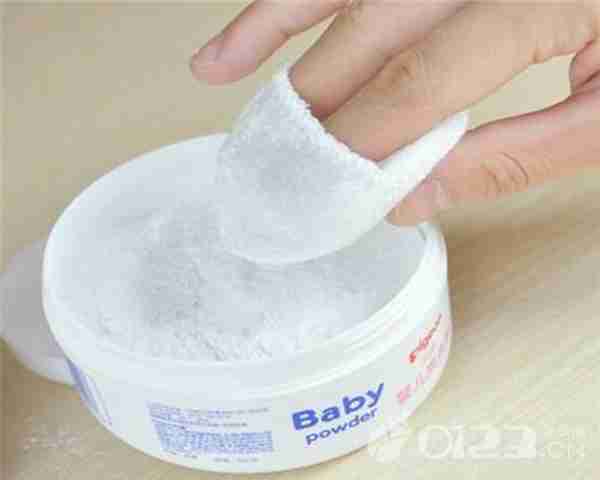 爽身粉什么牌子好?夏天如何正确给宝宝使用爽身粉?