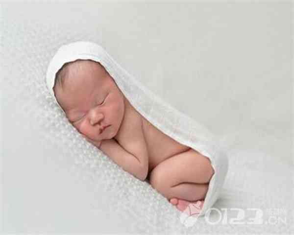 爽身粉什么牌子好?夏天如何正确给宝宝使用爽身粉?