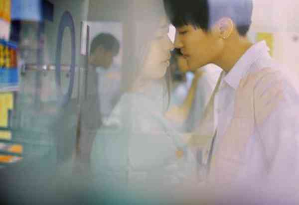 什么是爱一个人的表现(如何判断一个男人是不是真的爱您)