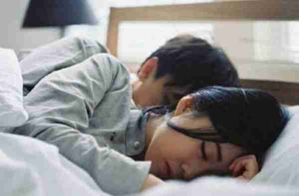 一个男人爱不爱你,身体反应最诚实,骗不了人