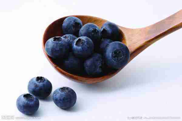 吃什么对眼睛好，近视眼吃什么能够有助于视力恢复