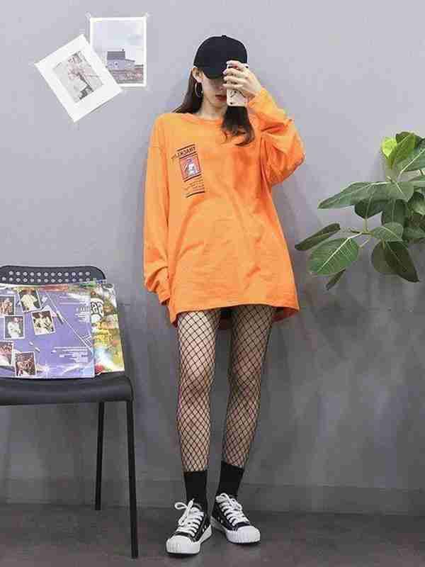 谁说穿紧身上衣才显瘦?这3种宽松上衣穿搭法,遮肉又显腿长!