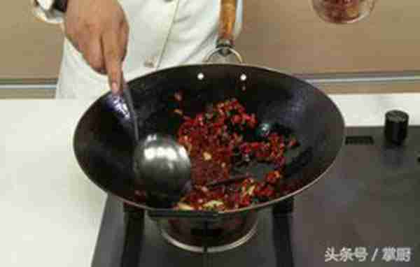 龙虾怎么做才好吃?大厨教你一个饭店的做法,一大盘都吃干净了