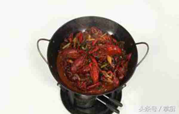 龙虾怎么做才好吃?大厨教你一个饭店的做法,一大盘都吃干净了