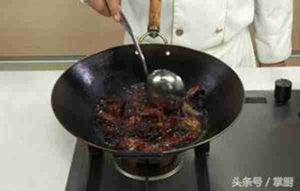 龙虾怎么做才好吃?大厨教你一个饭店的做法,一大盘都吃干净了