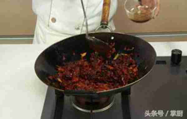 龙虾怎么做才好吃?大厨教你一个饭店的做法,一大盘都吃干净了