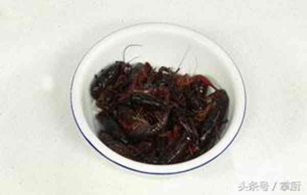 龙虾怎么做才好吃?大厨教你一个饭店的做法,一大盘都吃干净了