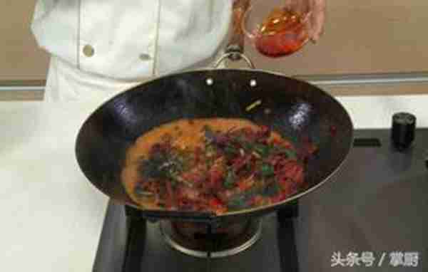 龙虾怎么做才好吃?大厨教你一个饭店的做法,一大盘都吃干净了