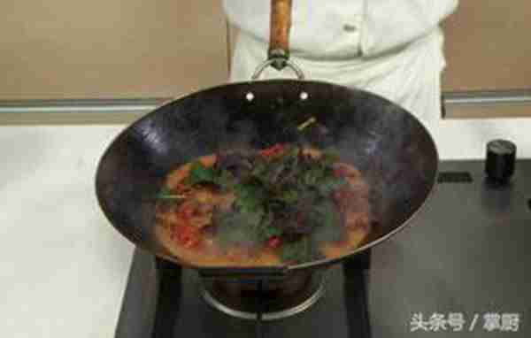 龙虾怎么做才好吃?大厨教你一个饭店的做法,一大盘都吃干净了