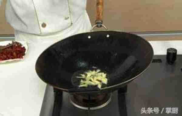 龙虾怎么做才好吃?大厨教你一个饭店的做法,一大盘都吃干净了