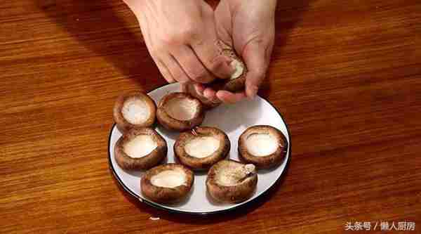 香菇除了炒着吃，还能怎么做？这道香菇新吃法了解一下，简单美味