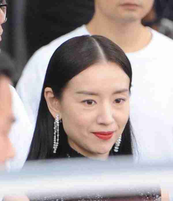 隐瞒6年,董洁潘粤明离婚真相终于曝光,网友:相由心生!