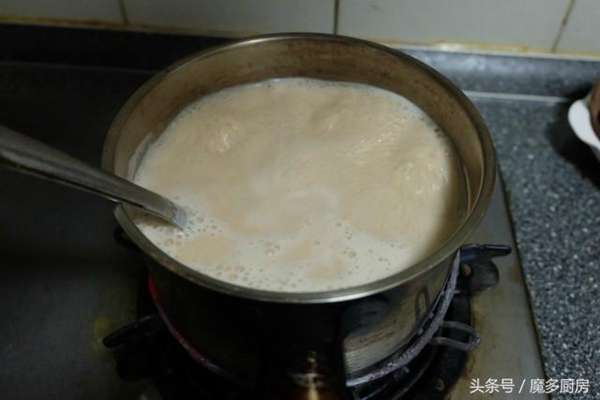 冬天就想喝杯热奶茶,手把手教你煮出一杯美味可口的咸奶茶!