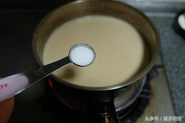 冬天就想喝杯热奶茶,手把手教你煮出一杯美味可口的咸奶茶!
