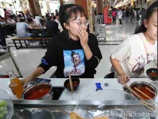 开一家旋转小火锅店,需要投资多少钱,一天能赚多少呢?