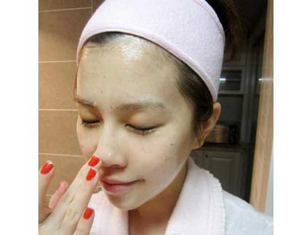 粉刺是什么原因引起的（粉刺有哪些症状，教您怎么快速清理）