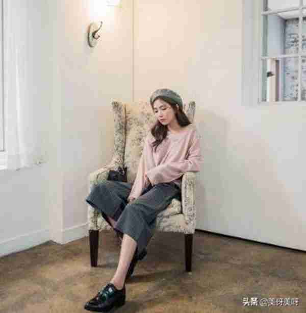 粉色衣服配什么颜色裤子和裙子,粉色怎么穿好看