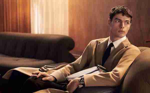 男生穿什么衣服牌子合适(30岁左右男士怎么穿衣搭配)