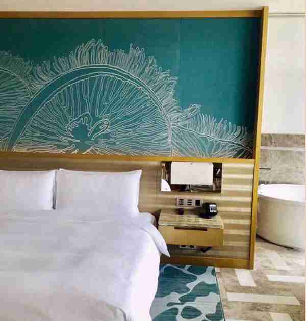 三亚不仅有好吃的好玩的，还有很多浪漫的地方等去挖掘