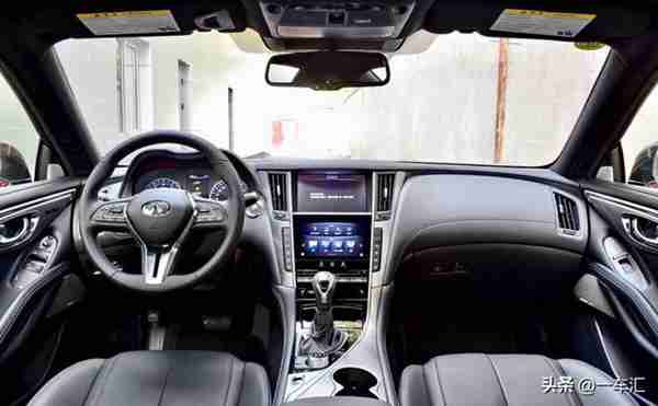 30多万元买跑车，看腻了福特野马，网友：这辆英菲尼迪Q60怎么样