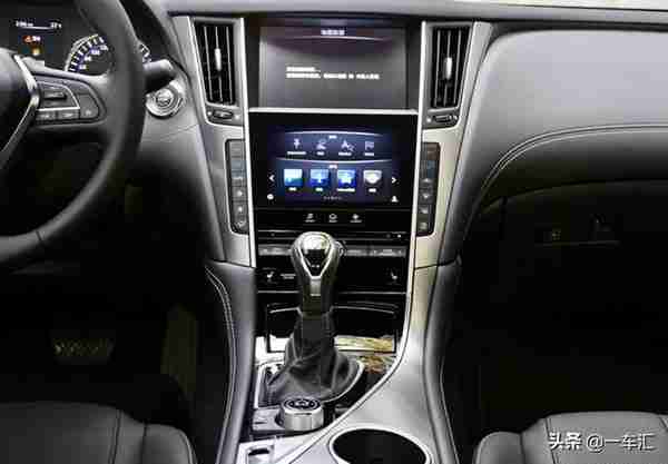 30多万元买跑车，看腻了福特野马，网友：这辆英菲尼迪Q60怎么样