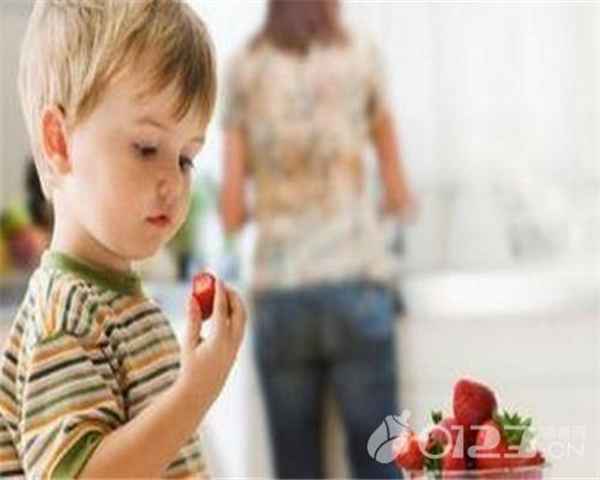 宝宝补钙吃什么好(什么情况下宝宝需要补钙)