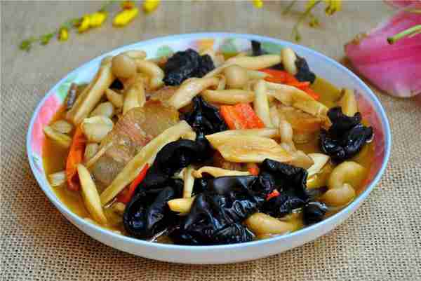 补铁,这8种食物要多吃!10道补铁食谱,让宝宝远离缺铁性贫血!