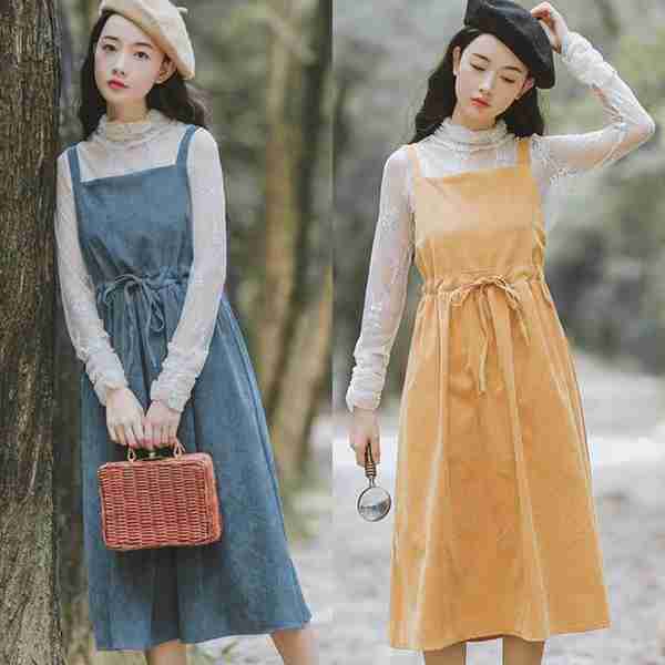 秋季穿搭,白色连衣裙搭配蓝色外套优雅淑女,专属软妹子的文艺范