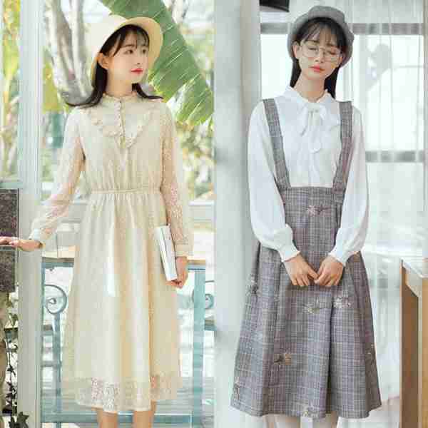 秋季穿搭,白色连衣裙搭配蓝色外套优雅淑女,专属软妹子的文艺范