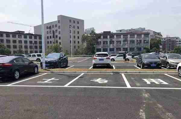 地下停车场能开什么(在地下停车场停车需要注意哪些)