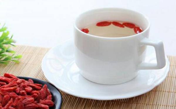 每天晚上睡觉前吃五粒枸杞有什么好处？