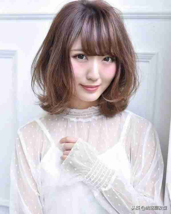 教你弄头：三十五岁，圆脸、头发多、额头高的人适合什么发型？