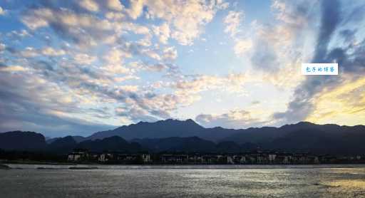 水波粼粼是什么意思？深度解析粼粼的词义和用法