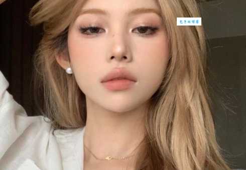 “红颜素妆”到底什么意思？简单易懂的解释