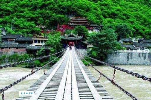 历史名桥泸定桥,究竟跨越哪条河流?