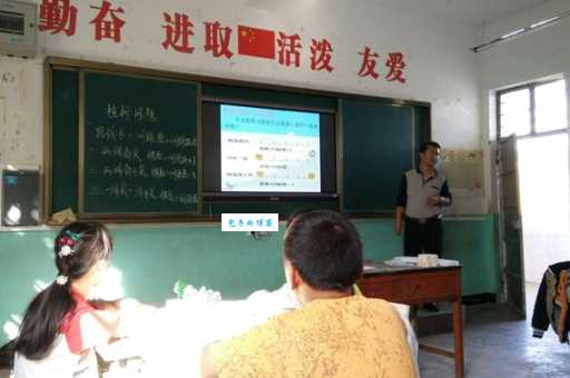 频频点头代表什么?不同场合下的含义解读